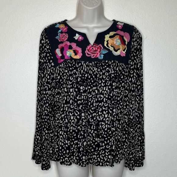 Savanna Jane Floral Embroidered Leopard Print Bell Sleeve Black Top Women Medium - Picture 14 of 14